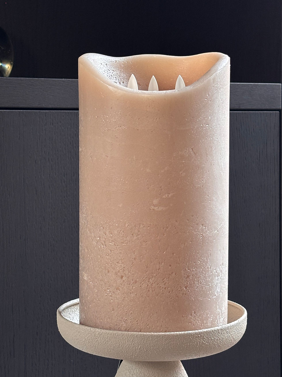Thumbnail: PTMD ledkaars beweegbare 3 vlammen New Rustic beige (verkrijgbaar in 2 maten)
