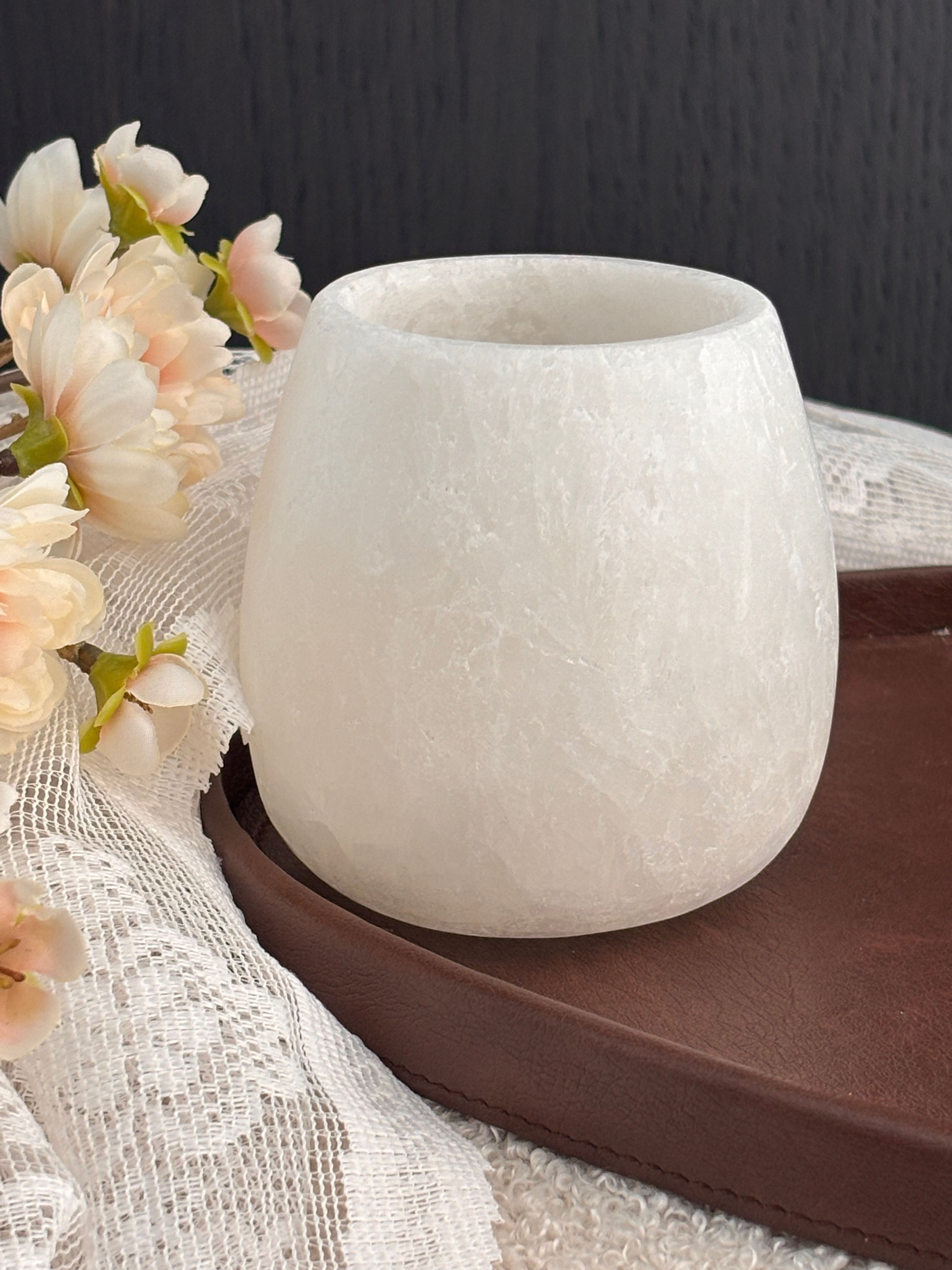 Alabaster druppel waxinelichthouder “Lina” (S)