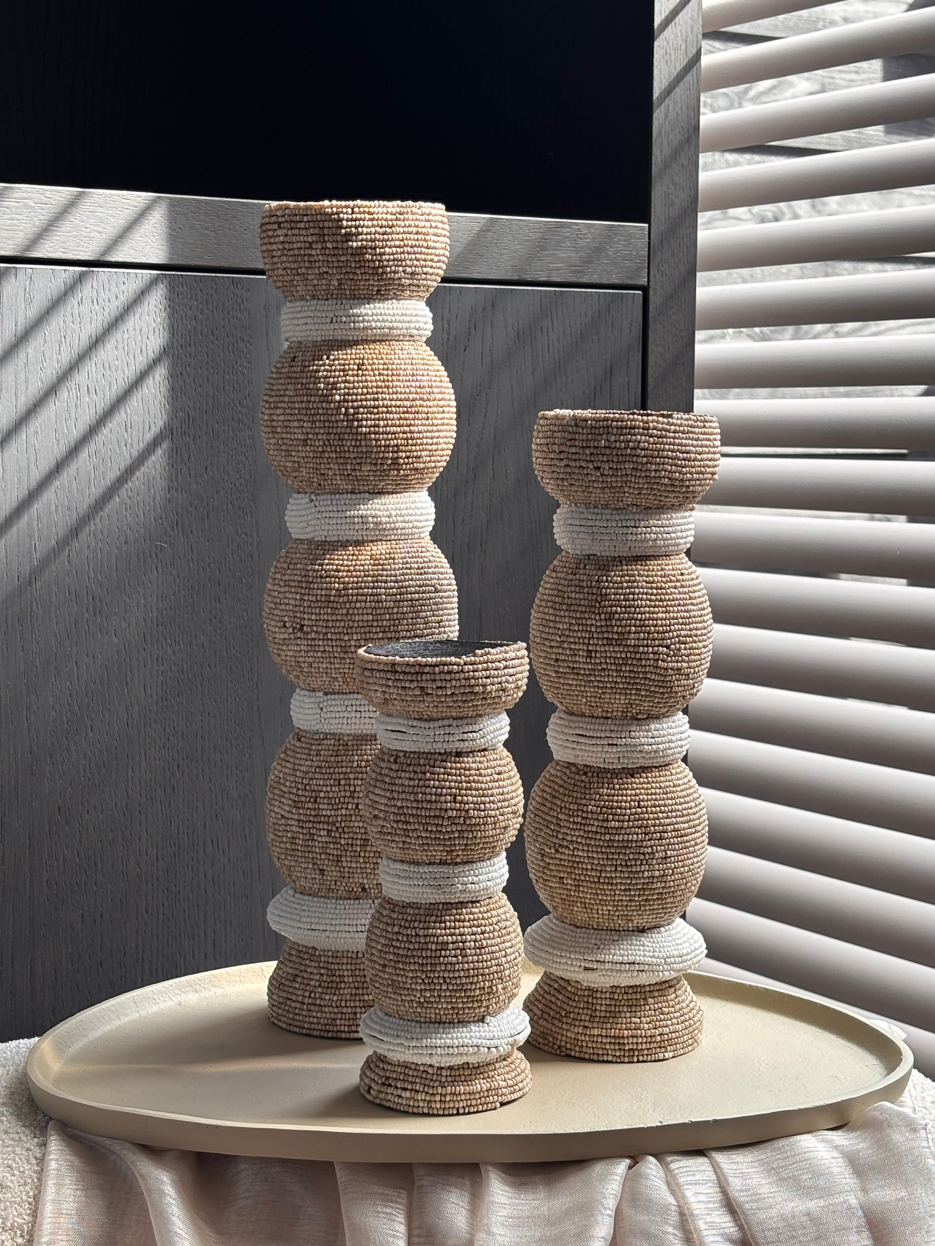 Kralenkandelaar Noura – Beige & Wit (verkrijgbaar in 3 afmetingen)