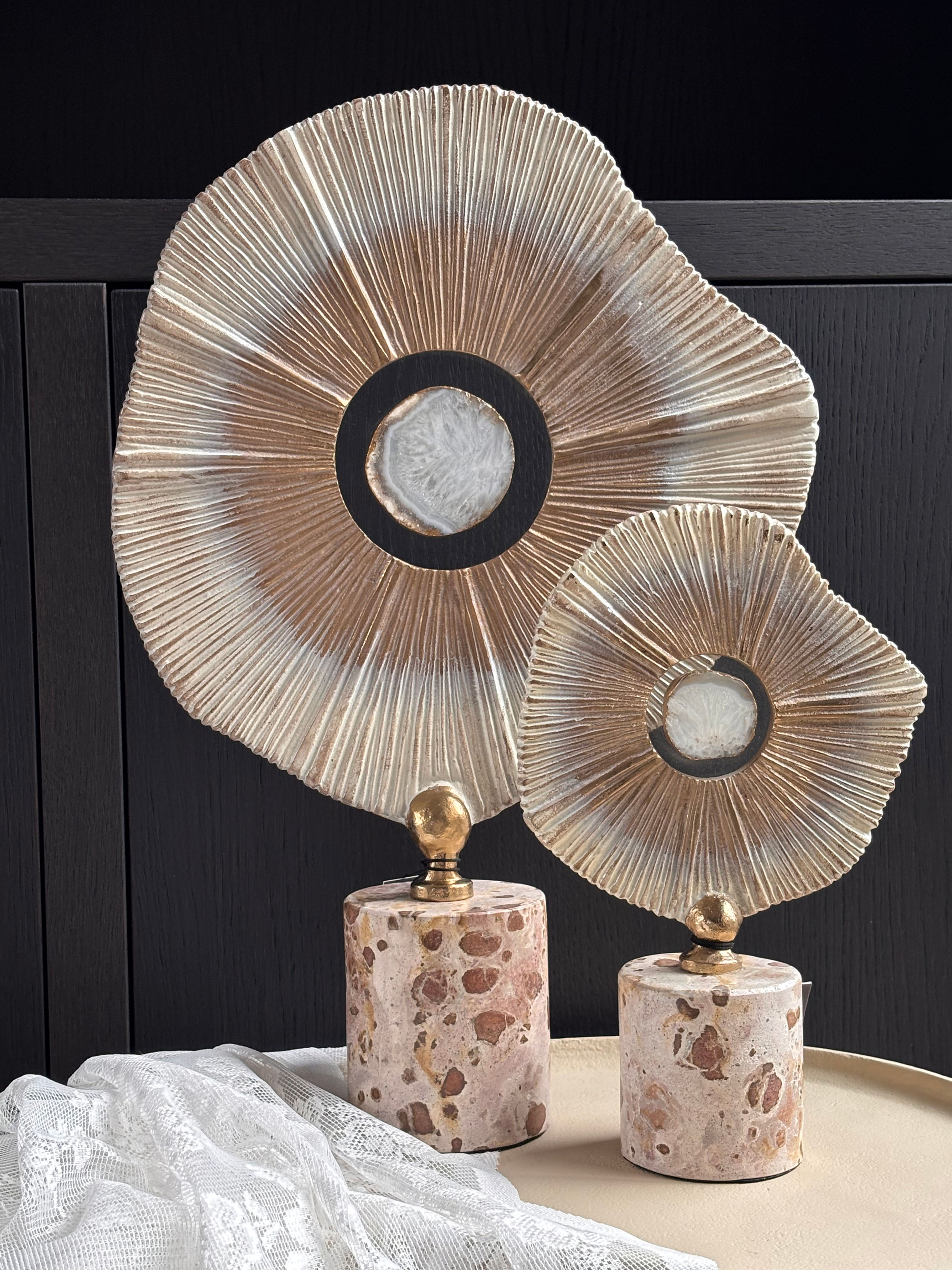 Ornament “Rella” beige aluminium/stone/marble (verkrijgbaar in 2 afmetingen)