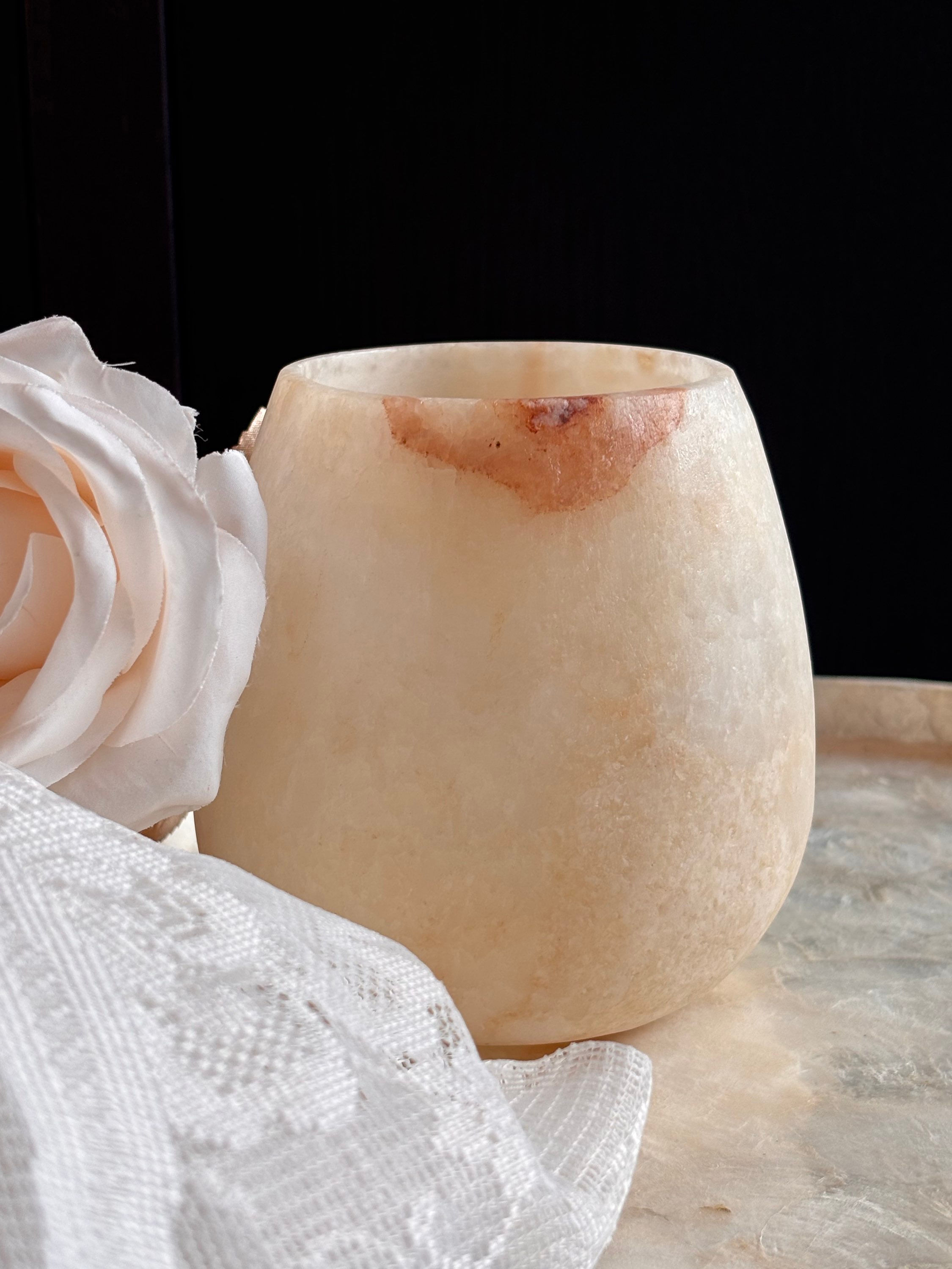 Alabaster druppel waxinelichthouder “Nerina” (L)