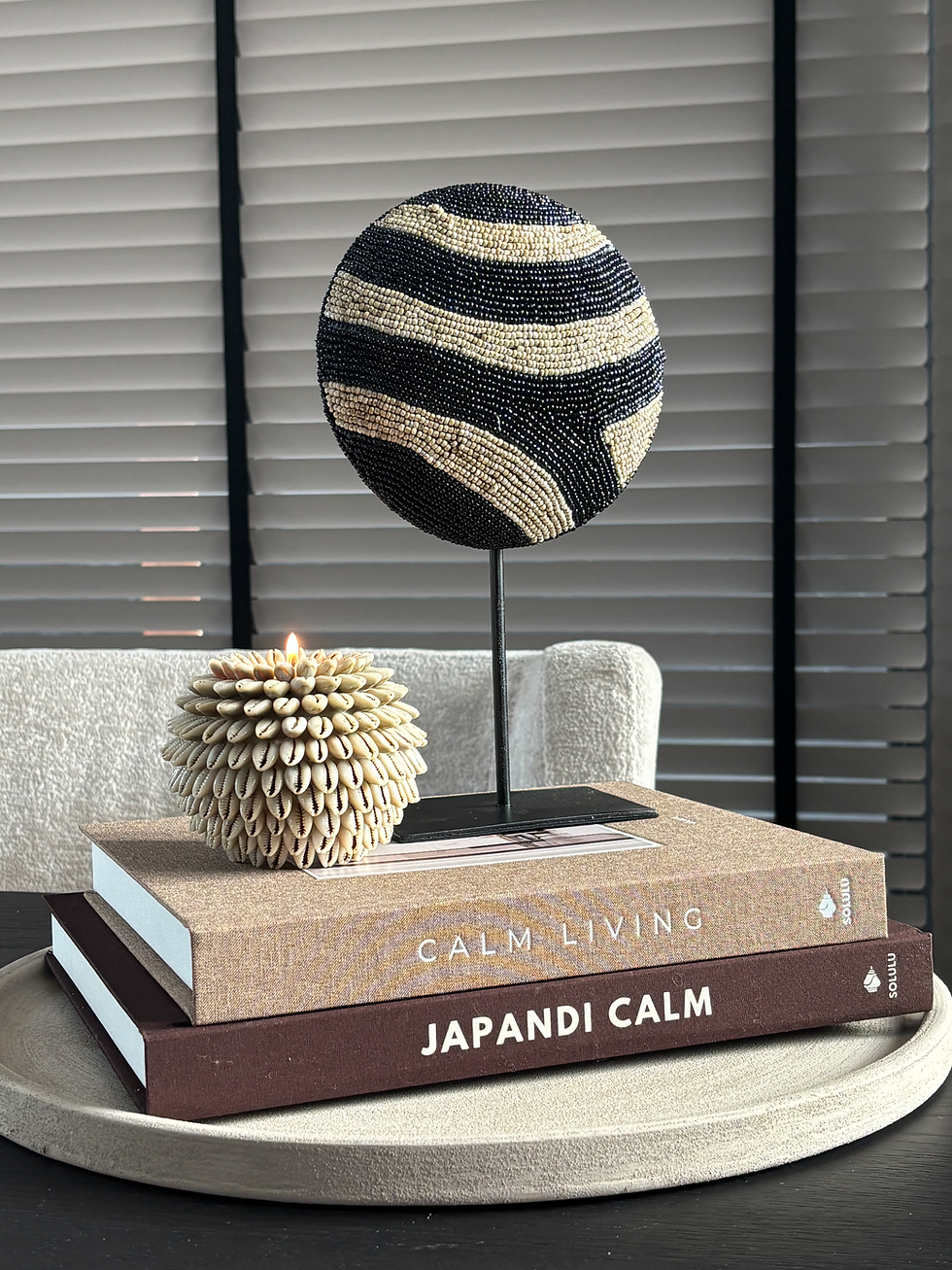 Thumbnail: Luxe schelpen decor op voet “Zura” (30 x 17 x 10 cm)