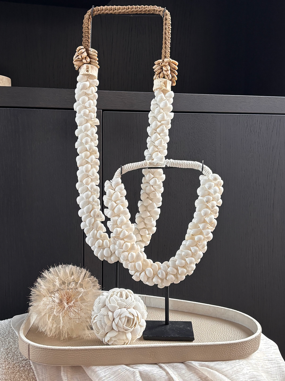 Thumbnail: Schelpenketting op voet “Snowy” wit laag