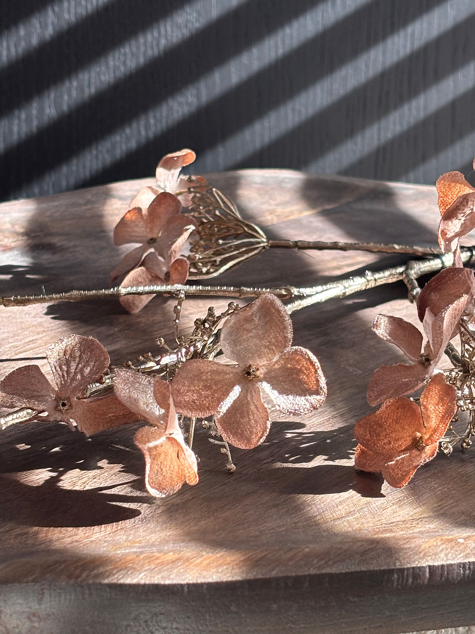 Thumbnail: Kunsttak Velvet Hydrangea | Champagne & Gold – 74 cm