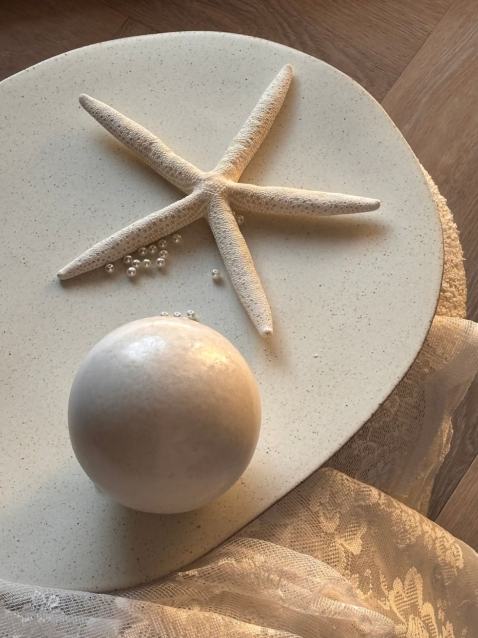 Thumbnail: Ornament sculpture crème wit “Lotte” (maat S)