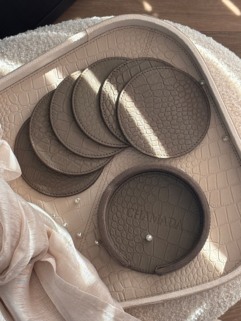 Thumbnail: Chamada onderzetters beige of taupe leer (verkrijgbaar in 6 varianten)