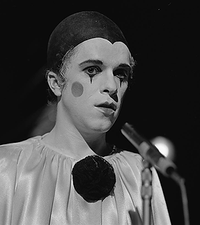 Hire Leo Sayer Tributes | Emkay Entertainments Agency | Get A Quote Now