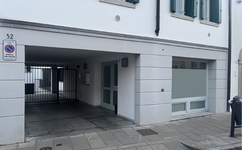 ingresso  coperto negozio immobiliareimf.it