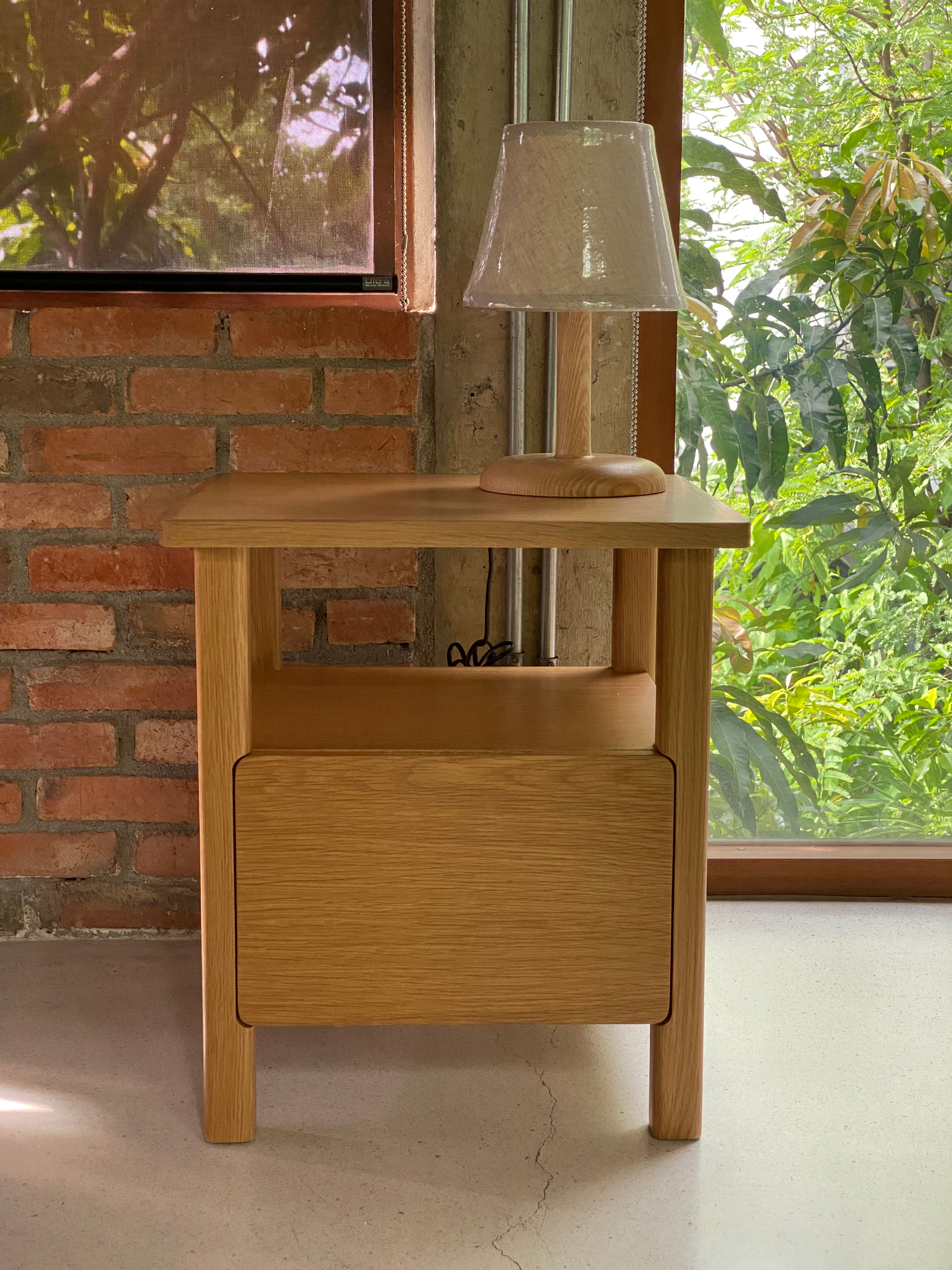 hachi side table