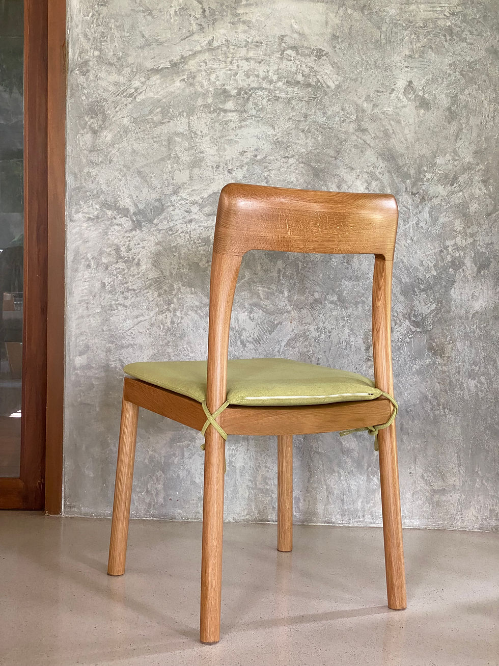 Thumbnail: due' chair