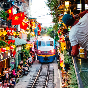 【2026年最新】ハノイからダナンへの移動手段を徹底比較！飛行機・鉄道（寝台列車）・バス（夜行バス）の所要時間と料金、おすすめの行き方をご紹介