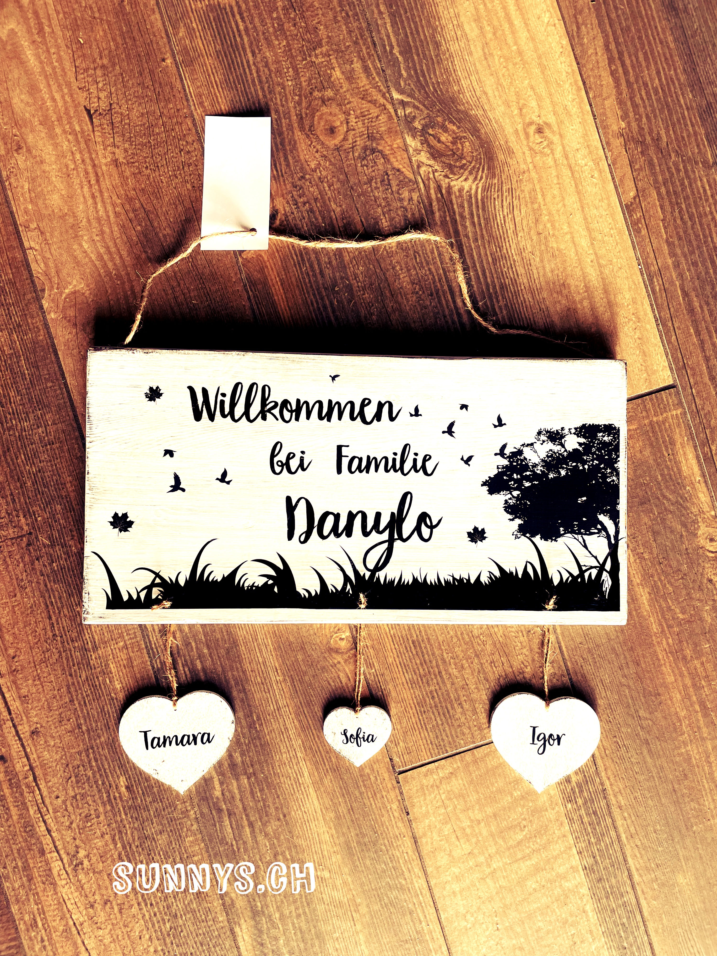 Familien-Türschild Wiese und Baum