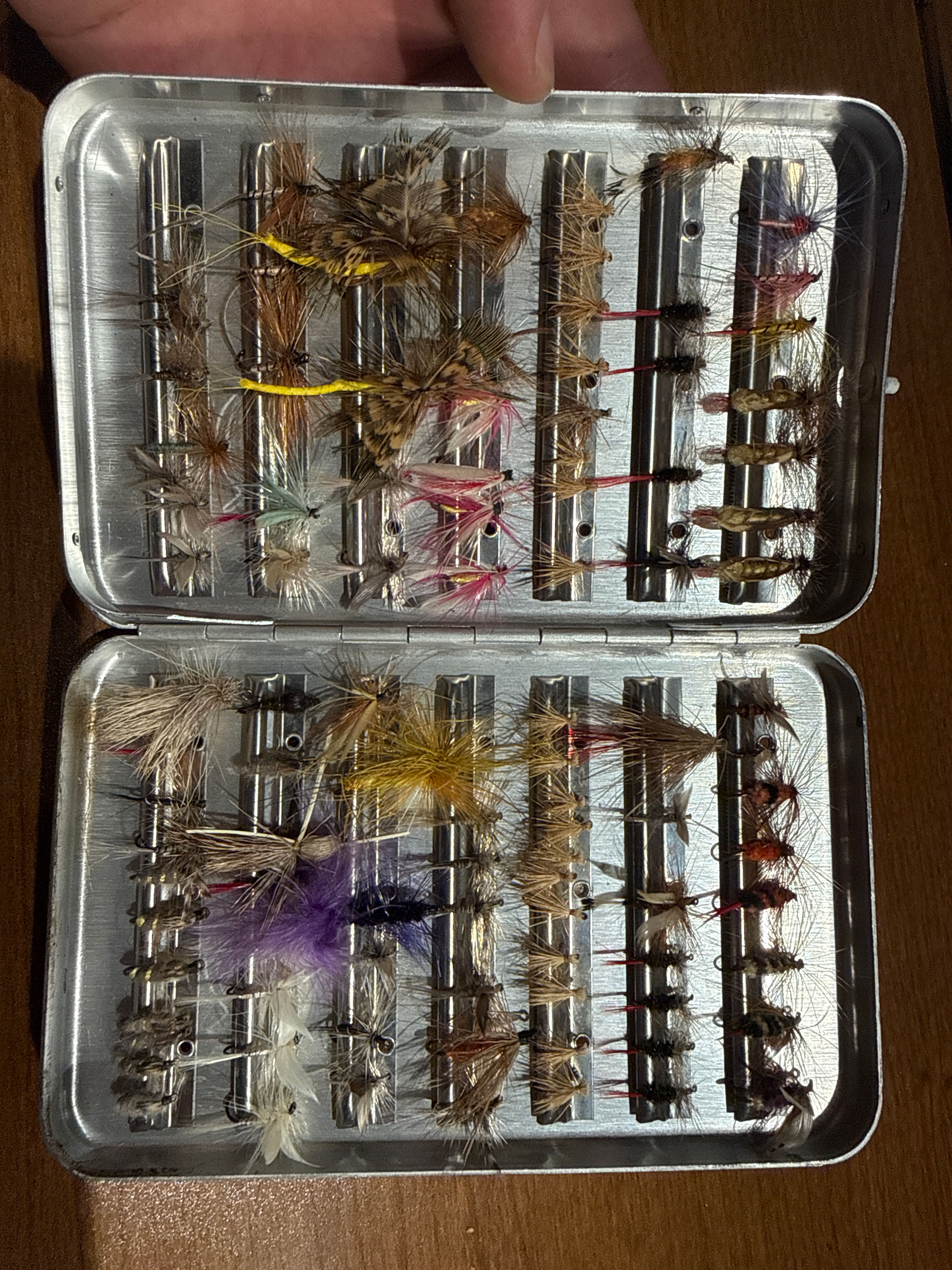 Used Unbranded Fly box with assorted flies Gear