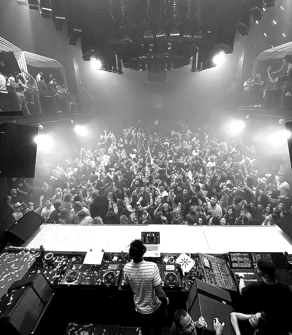 dj E Feezy 9_edited.jpg