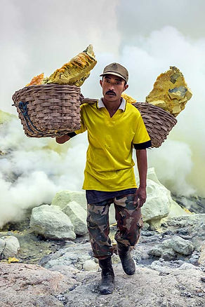 Miner-carrying-sulfur-4,-Ijen-Volcano,-Java,-Indonesia_edited.jpg