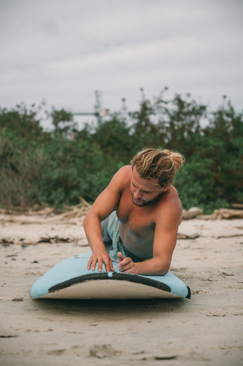 Surf instructor explaining basics 