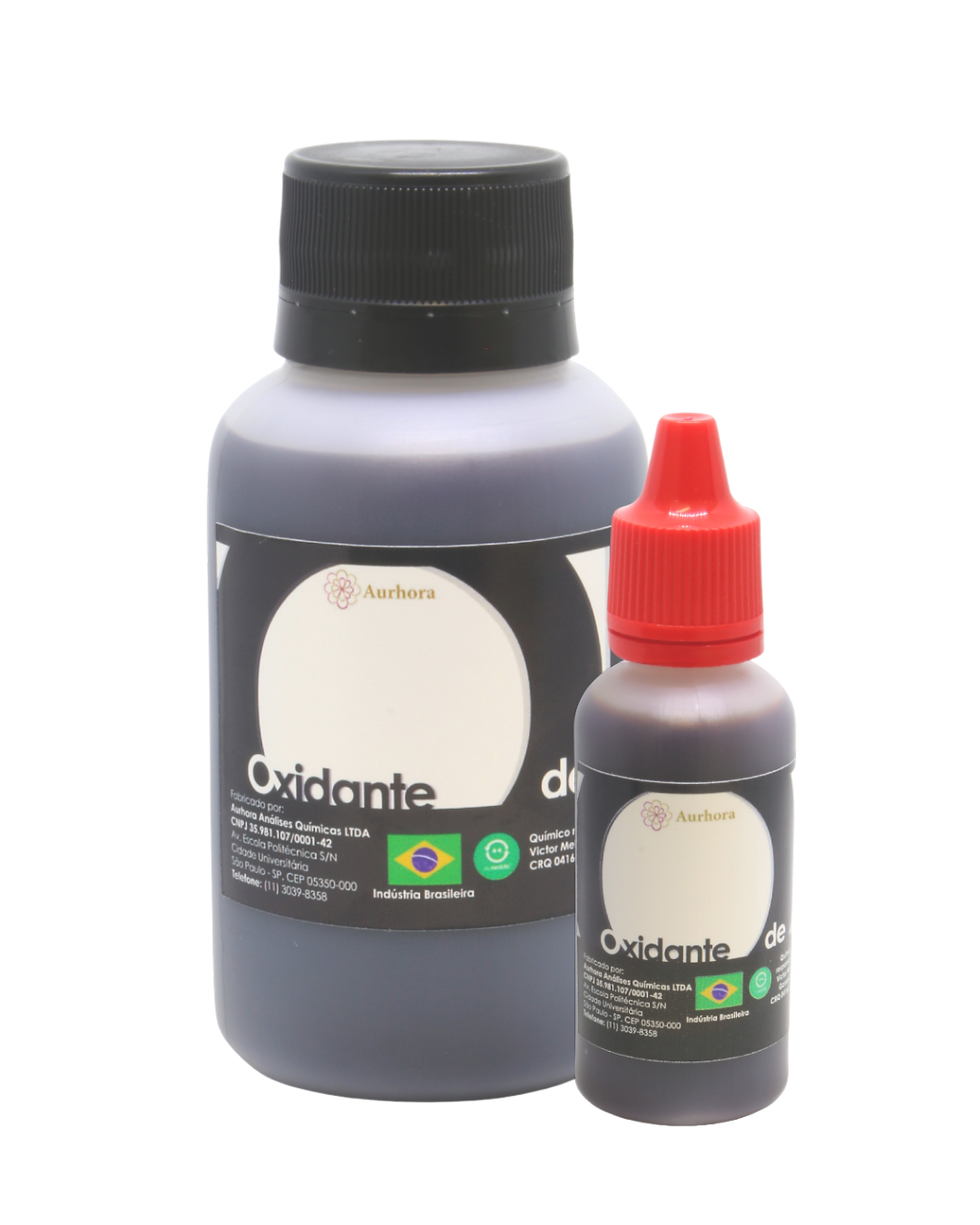 oxidante de prata em fracionamentos de 100 mL (à esquerda) e 20 mL (à direita)