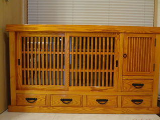 桐たんすと水屋のお届けをしました。