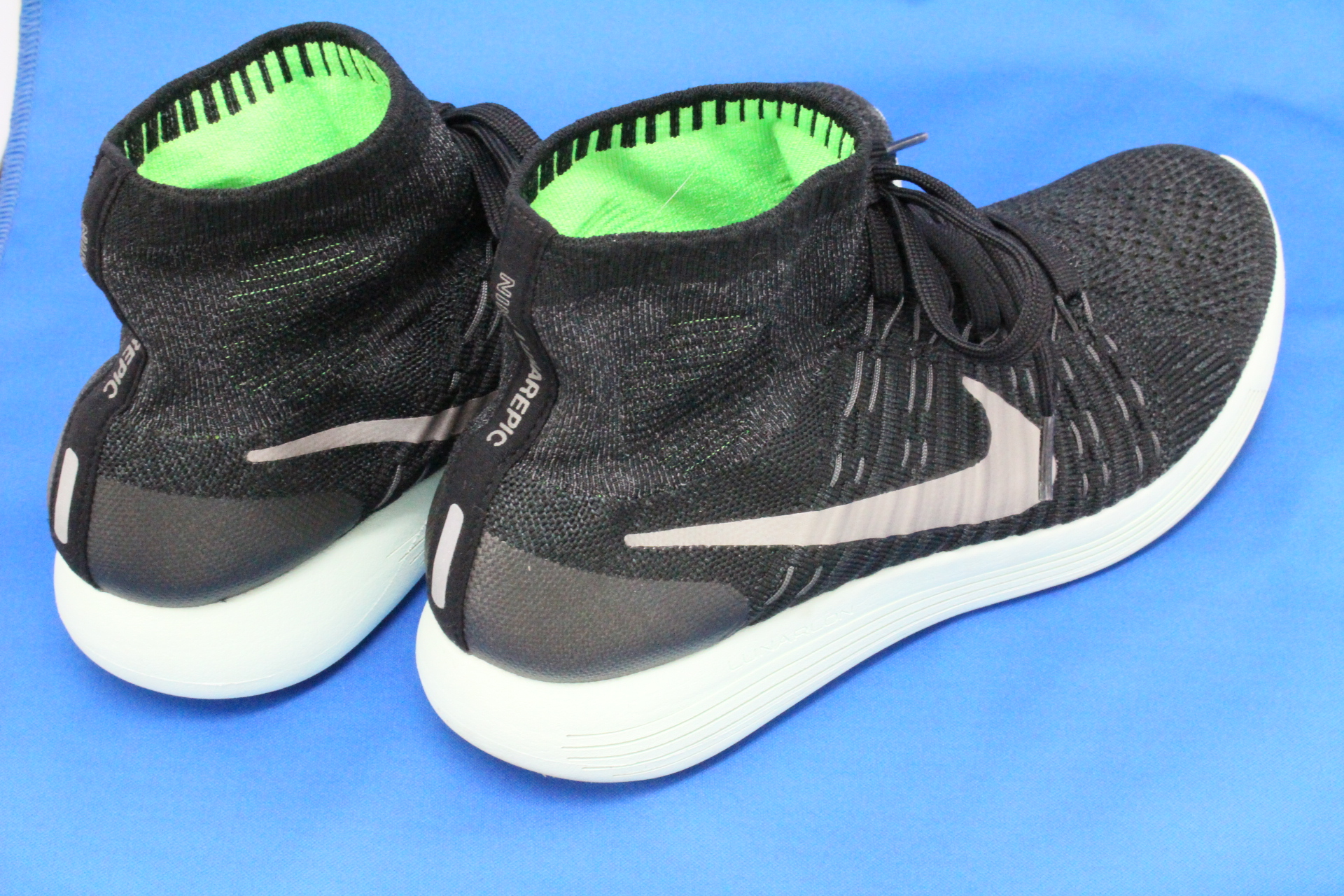 Nikeルナエピック フライニット