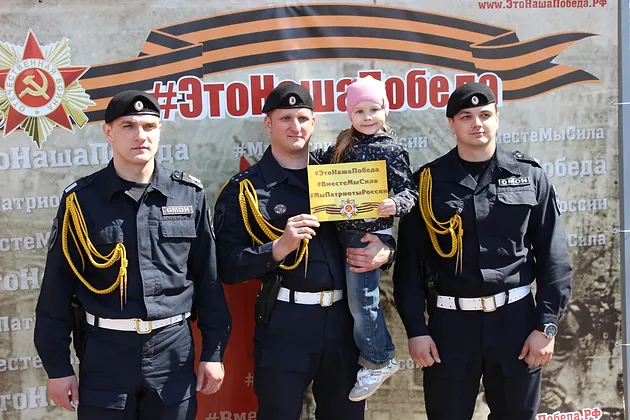 В Смоленске полицейские и сотрудники Росгвардии присоединились к акции #ЭтоНашаПобеда | Наша добрая Смоленщина В Смоленске полицейские и сотрудники Росгвардии присоединились к акции #ЭтоНашаПобеда | Наша добрая Смоленщина