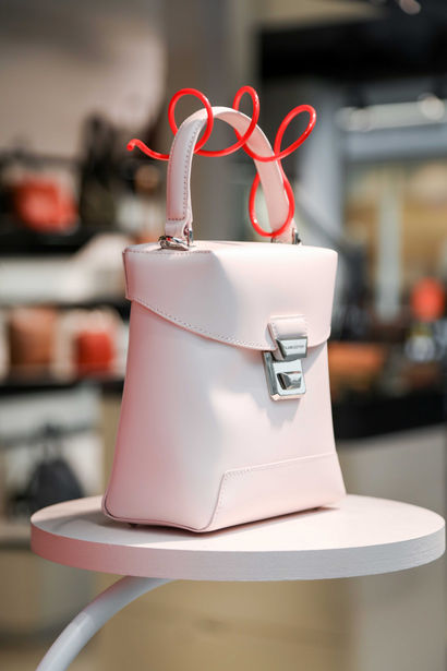 Vitrine, Merchandising, Visual Merchandiser, Décors, Scénographie, Boutique, Concept Store, retail, Lancaster, Luxe, Maroquinerie, Paris