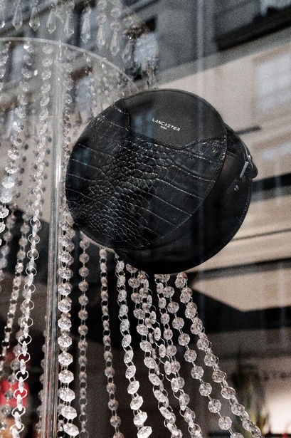 Vitrine, Merchandising, Visual Merchandiser, Décors, Scénographie, Boutique, Concept Store, retail, Lancaster, Luxe, Maroquinerie, Paris