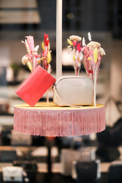 Vitrine, Merchandising, Visual Merchandiser, Décors, Scénographie, Boutique, Concept Store, retail, Lancaster, Luxe, Maroquinerie, Paris