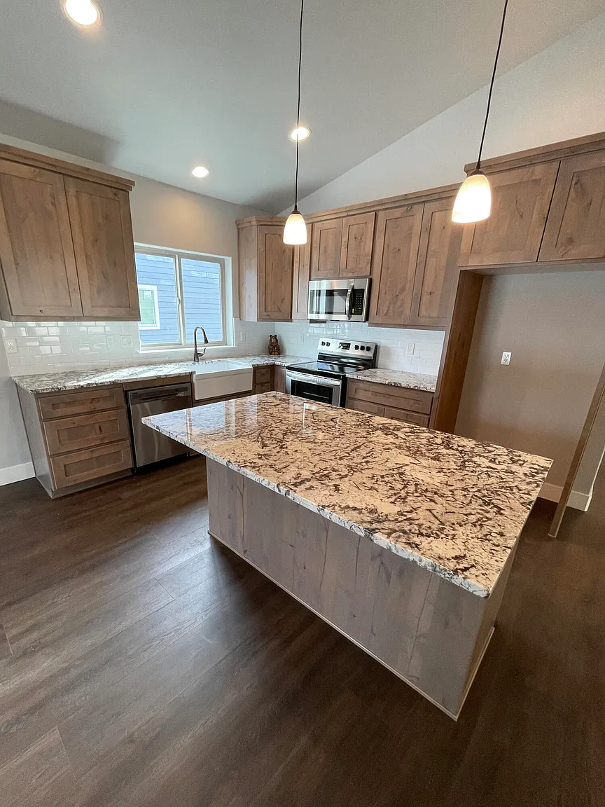 NEW Construction La Pine, Oregon 16532 Pine Creek Dr Reinhardt Homes