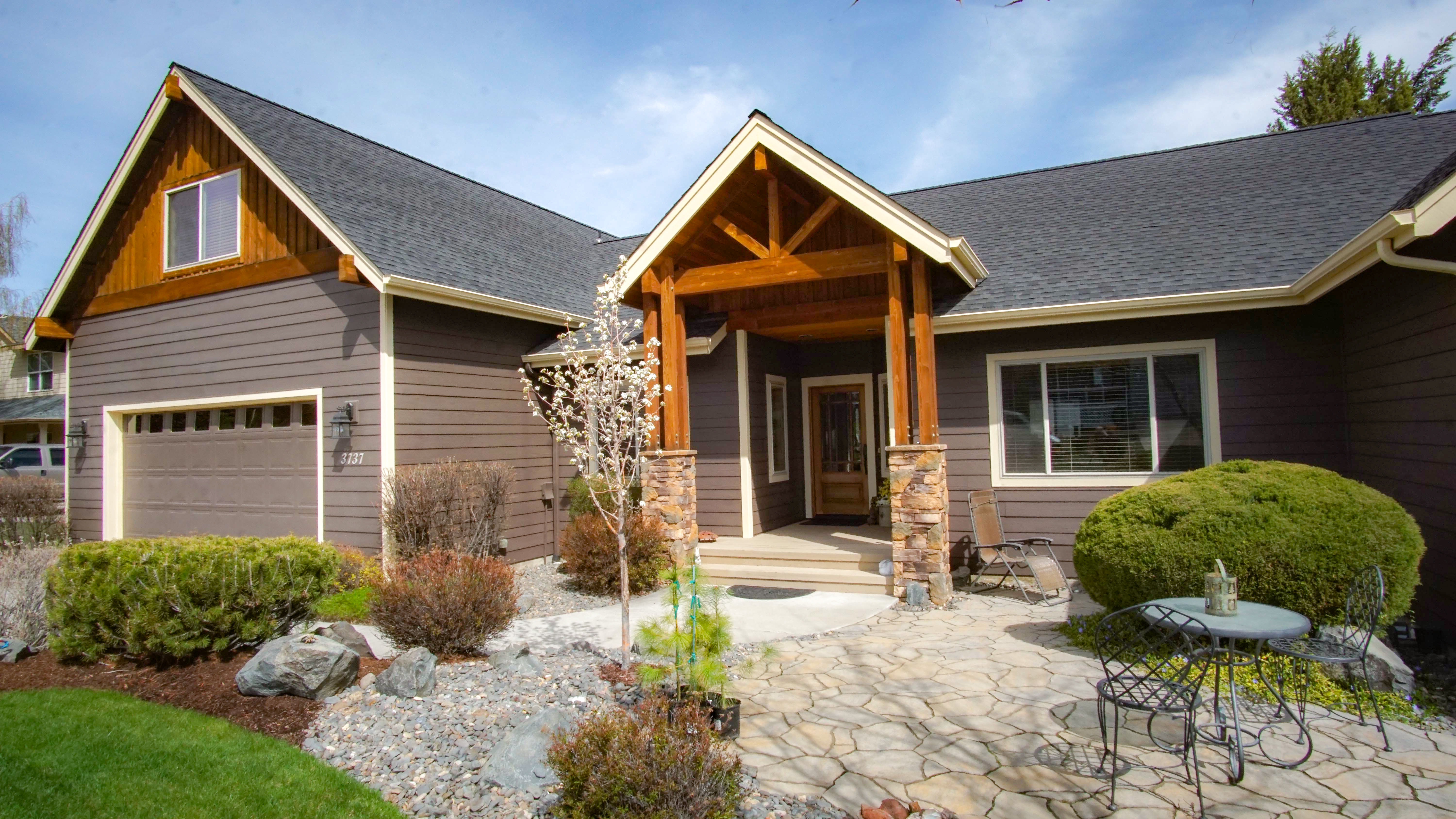 Redmond, Oregon Home for sale Dustin Hewitt Homes