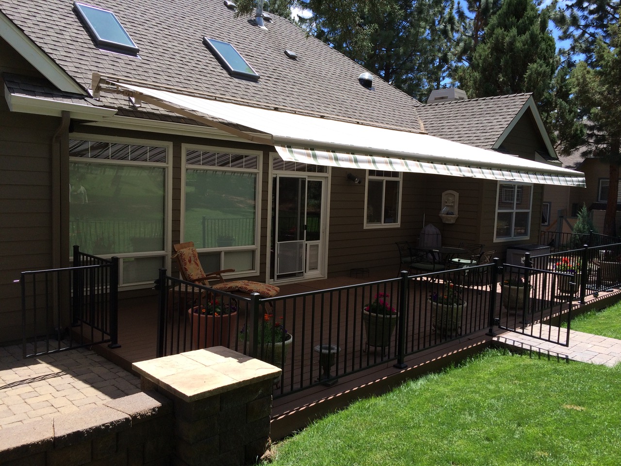 Retractable Awnings in Bend, Sunriver, & More Shade on Demand
