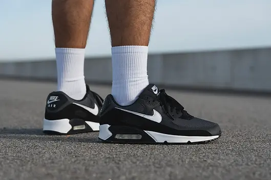nike-air-max-90-outdoor-01-22584784-main.webp