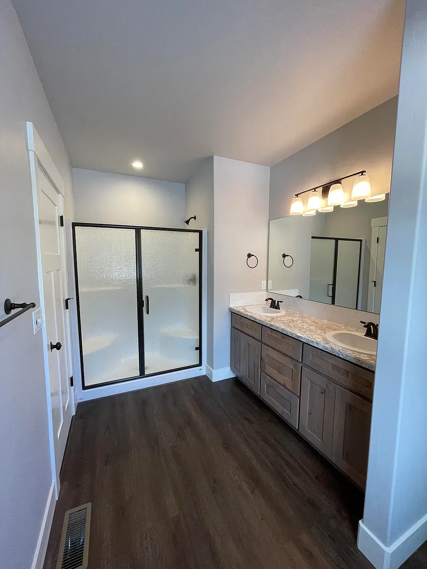 NEW Construction La Pine, Oregon 16532 Pine Creek Dr Reinhardt Homes