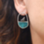 Brincos em prata com crisocola e passarinho oxidado