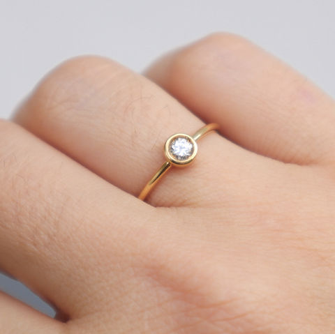 Solitário em ouro amarelo 18K polido, com diamante de  3,5 mm