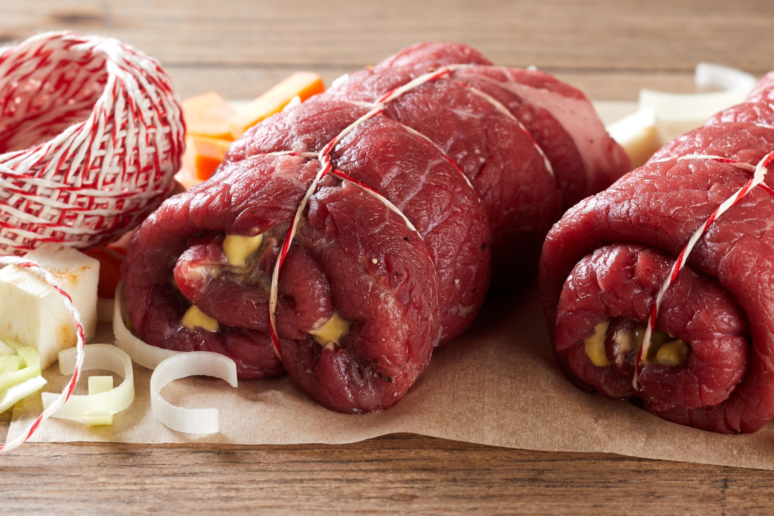 بيف رولادن بالمفروم والمكسرات - 2 كجم