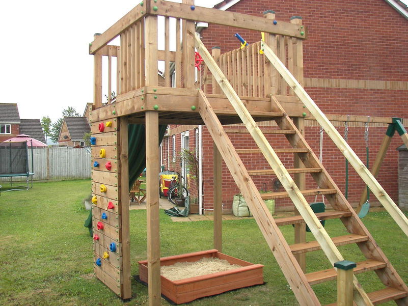 Residential play tower with steps
