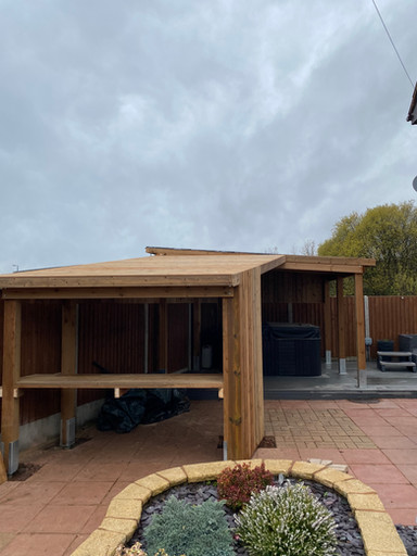 Hot tub shelter & Bar.jpeg
