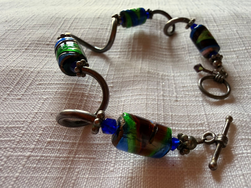 Thumbnail: Twirly bracelet with crystal and glass 
