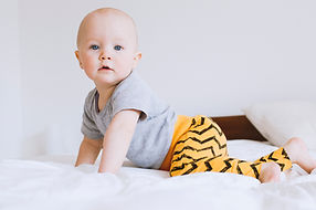 bébé sur le lit