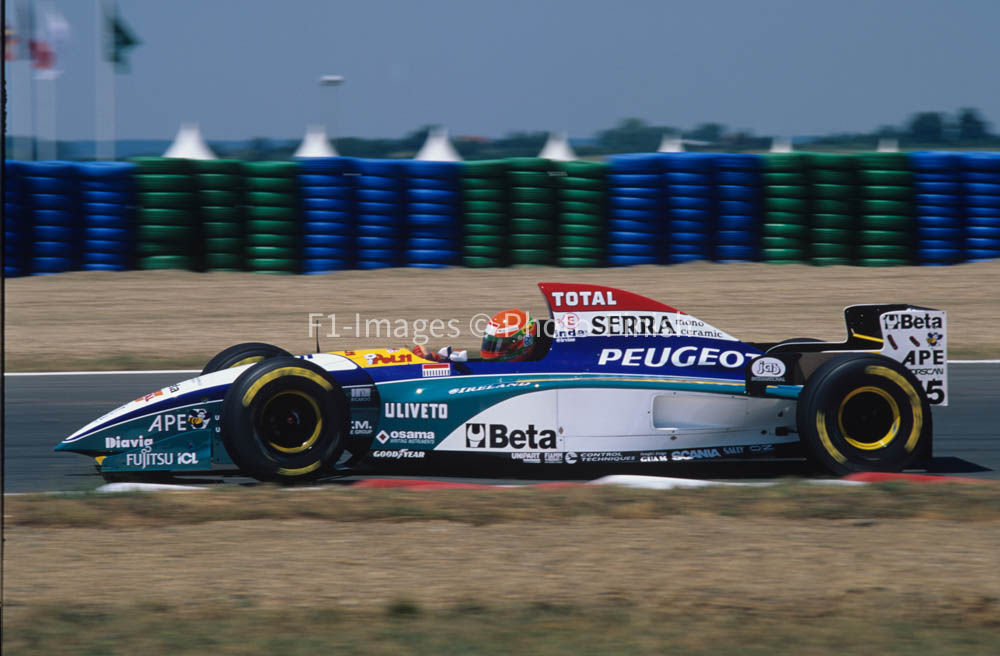 French Grand Prix, Magny-Cours, France. 1995 Eddie Irvine J Jordan. 02