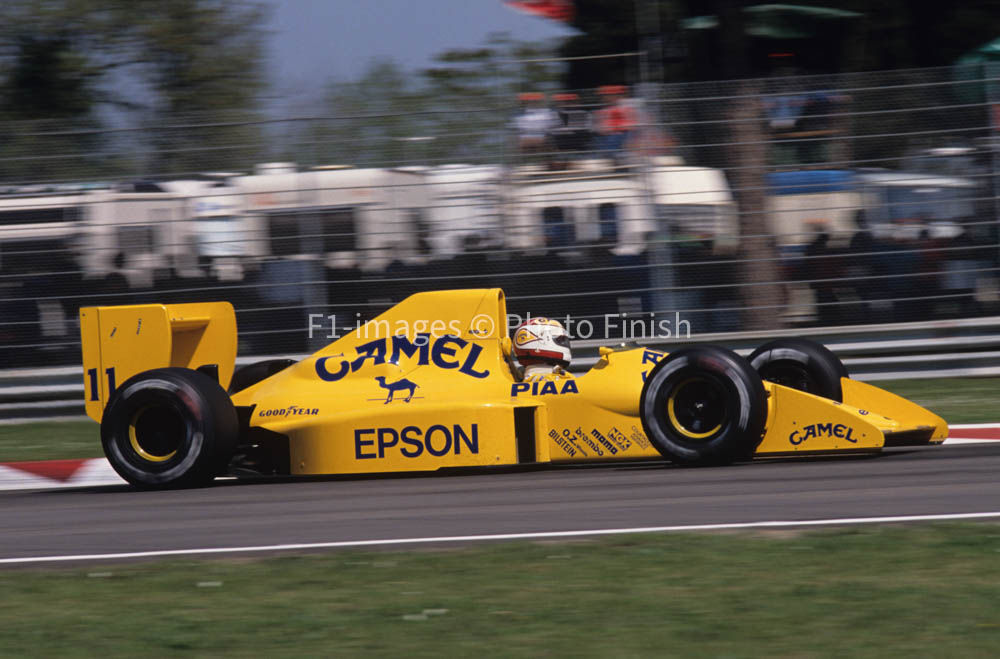 San Marino Grand Prix, Imola, Italy. 1989 Nelson Piquet Lot Lotus. 01