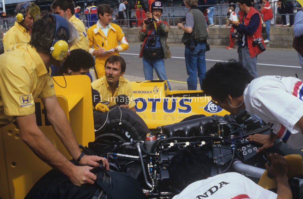 British GP Silversone Circuit Northants England 1987 Ayrton Lotus. 02