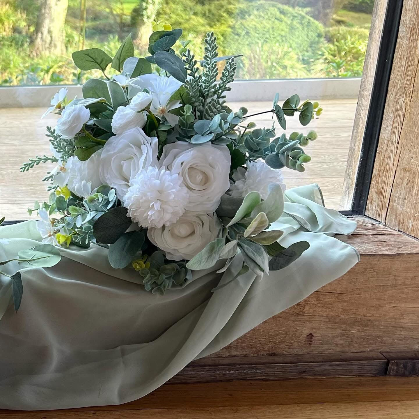 Deluxe bridesmaid bouquet 