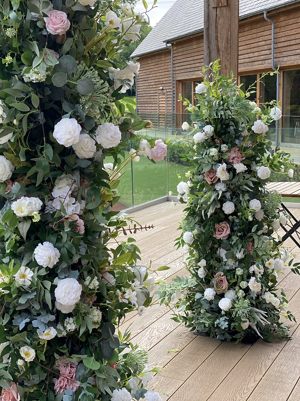 Thumbnail: Evergreen floral columns 