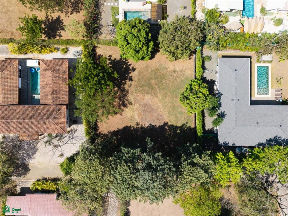 Aerial view of 983m² lot for sale in La Norma, Tamarindo, with flat terrain.