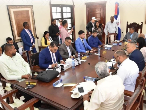 Ayuntamiento de San Francisco de Macorís declara tres días de duelo por el fallecimiento de Henry Hierro