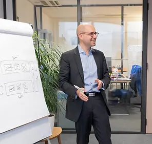 Joachim Tordjman faisant une présentation
