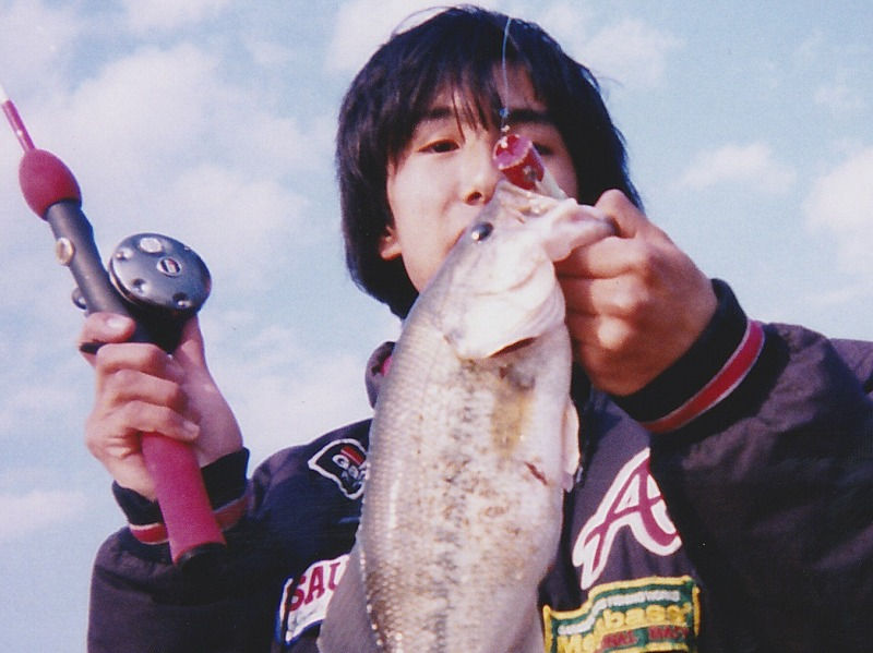 大きくても18gクラス。通常7~10gのルアーがメインだった。そのクラスのルアーがバスとの出会いを支えてくれていた。