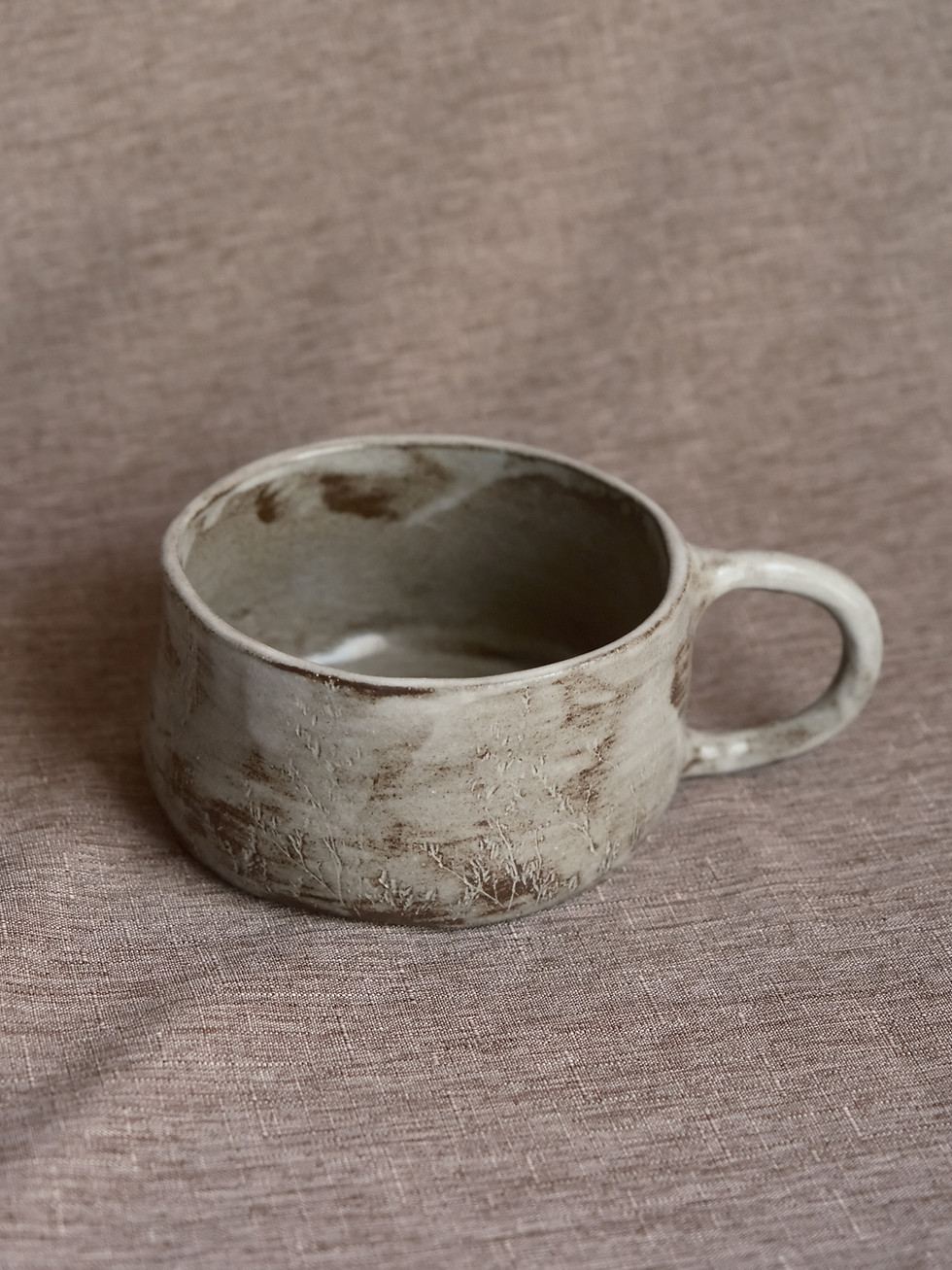 Thumbnail: dark clay mug with grass prints