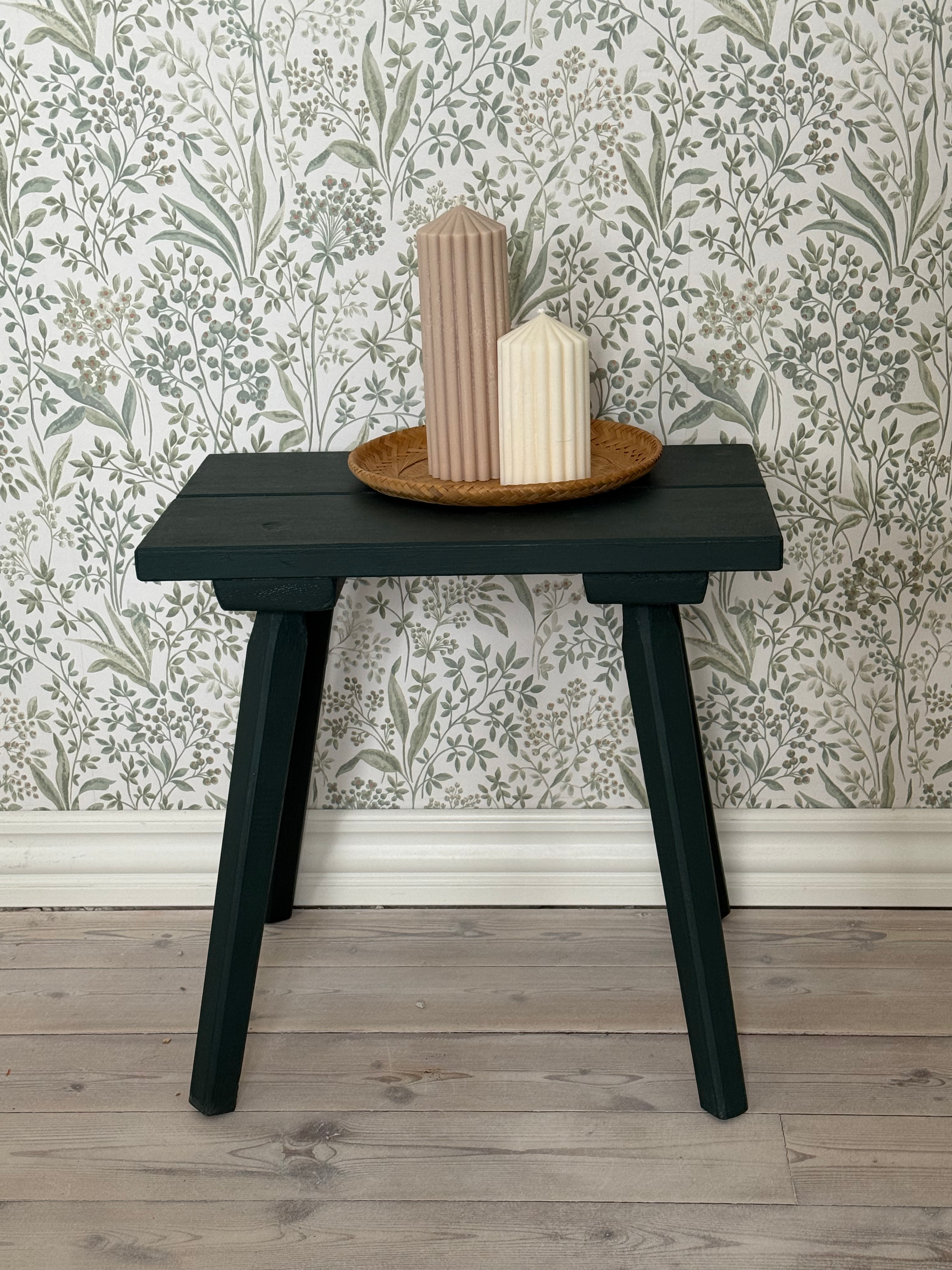 Alter Schemel / Hocker aus Holz